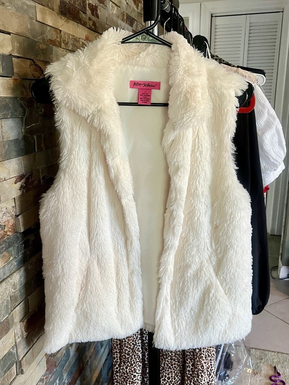 Betsey Johnson Womens White Faux Fur Sleeveless Fuzzy Open Front Vest Size M Y2K